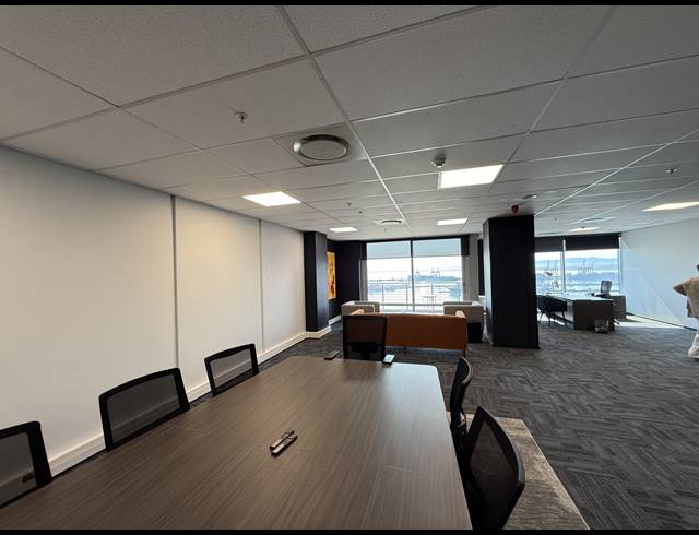8,380M² OFFICE TO LET IN FORESHORE